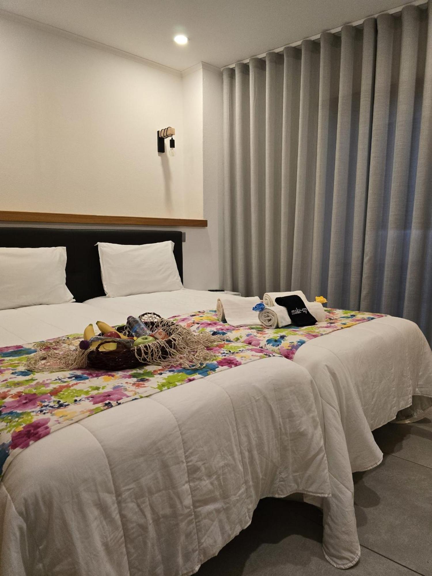 Lc'S Guesthouse Lagos Luaran gambar