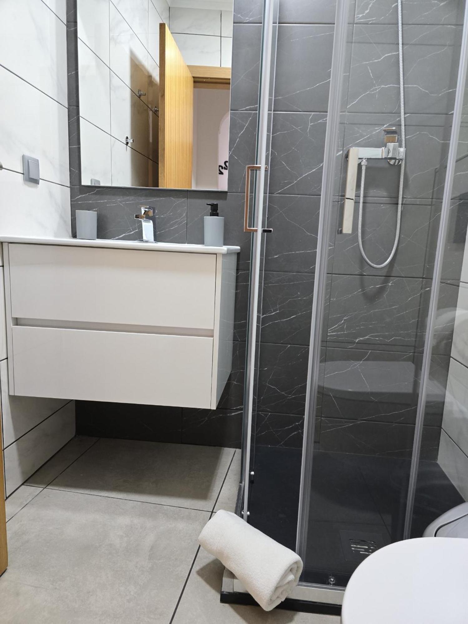 Lc'S Guesthouse Lagos Luaran gambar