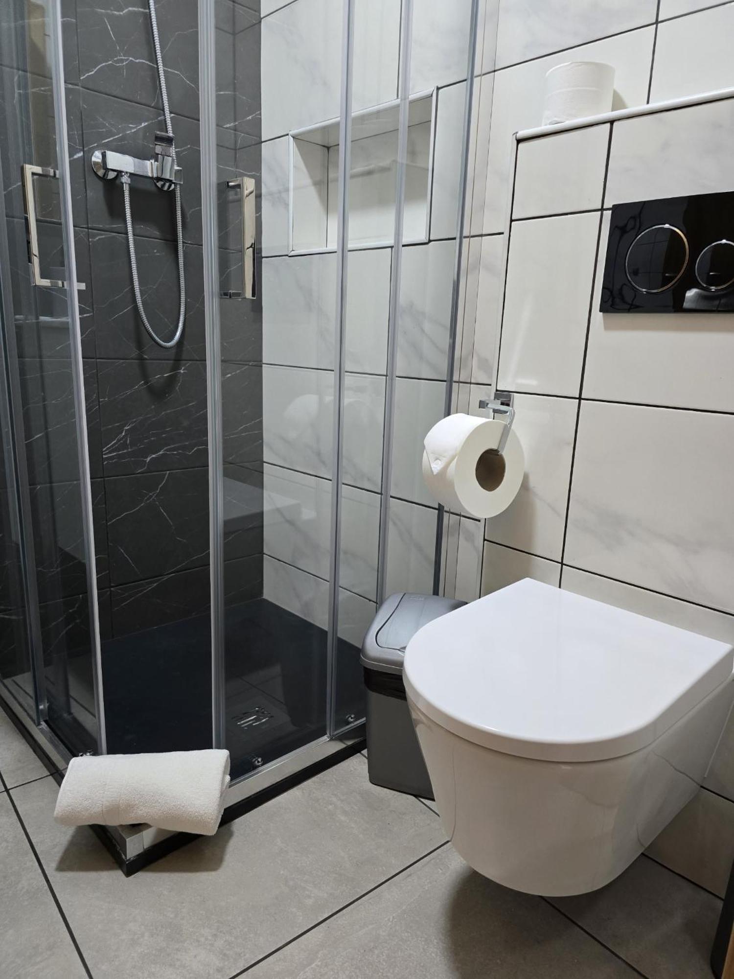 Lc'S Guesthouse Lagos Luaran gambar