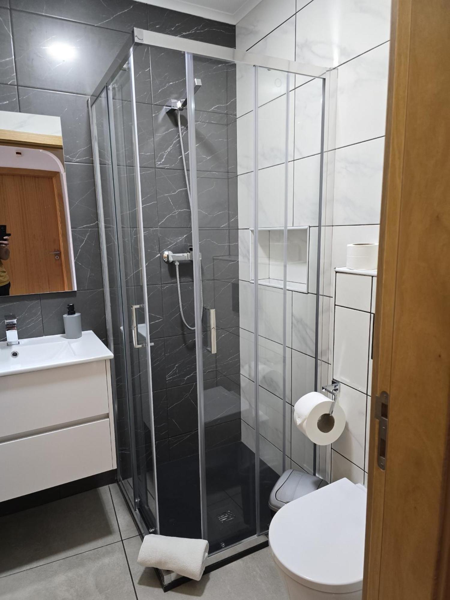 Lc'S Guesthouse Lagos Luaran gambar