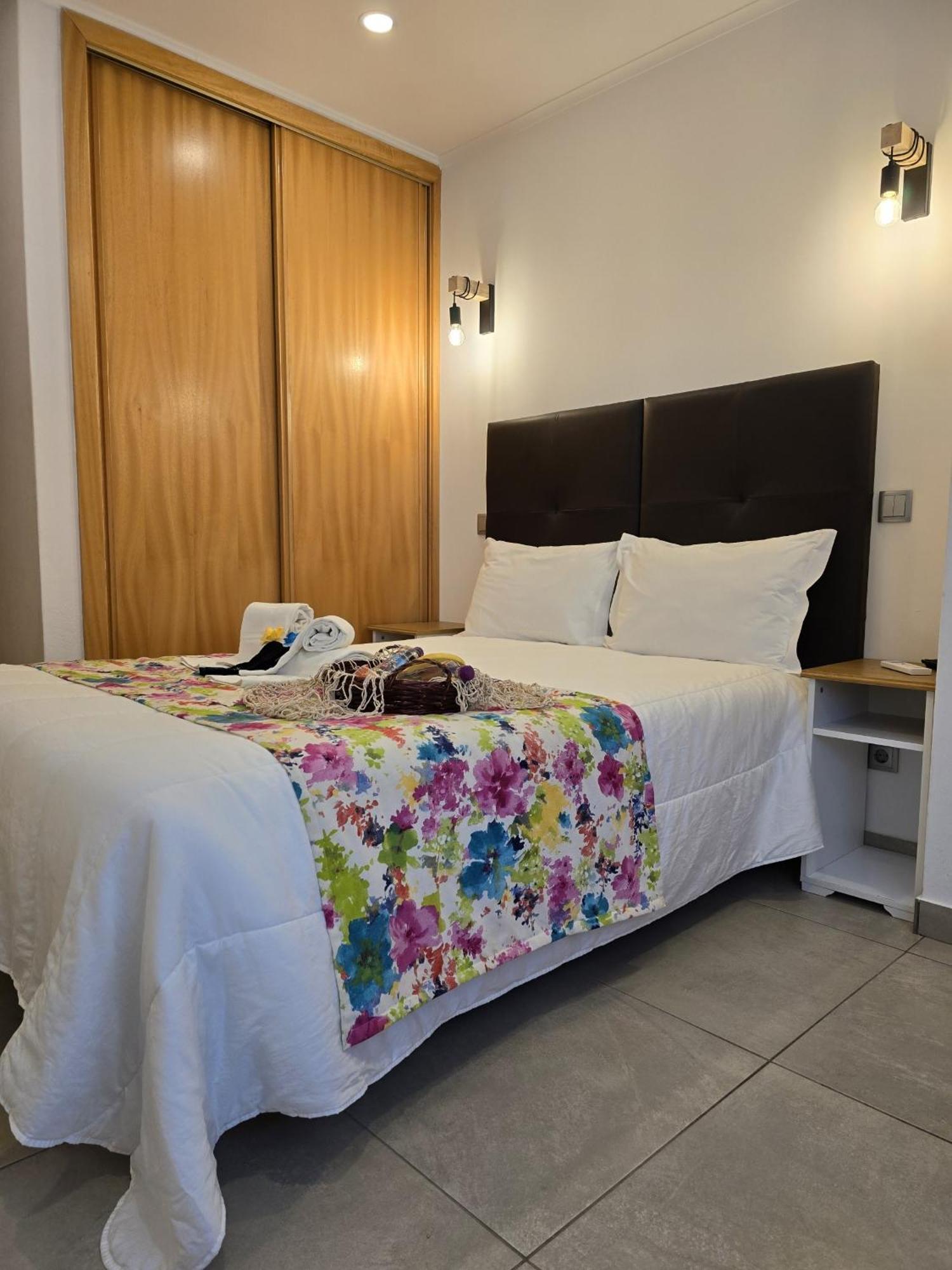 Lc'S Guesthouse Lagos Luaran gambar