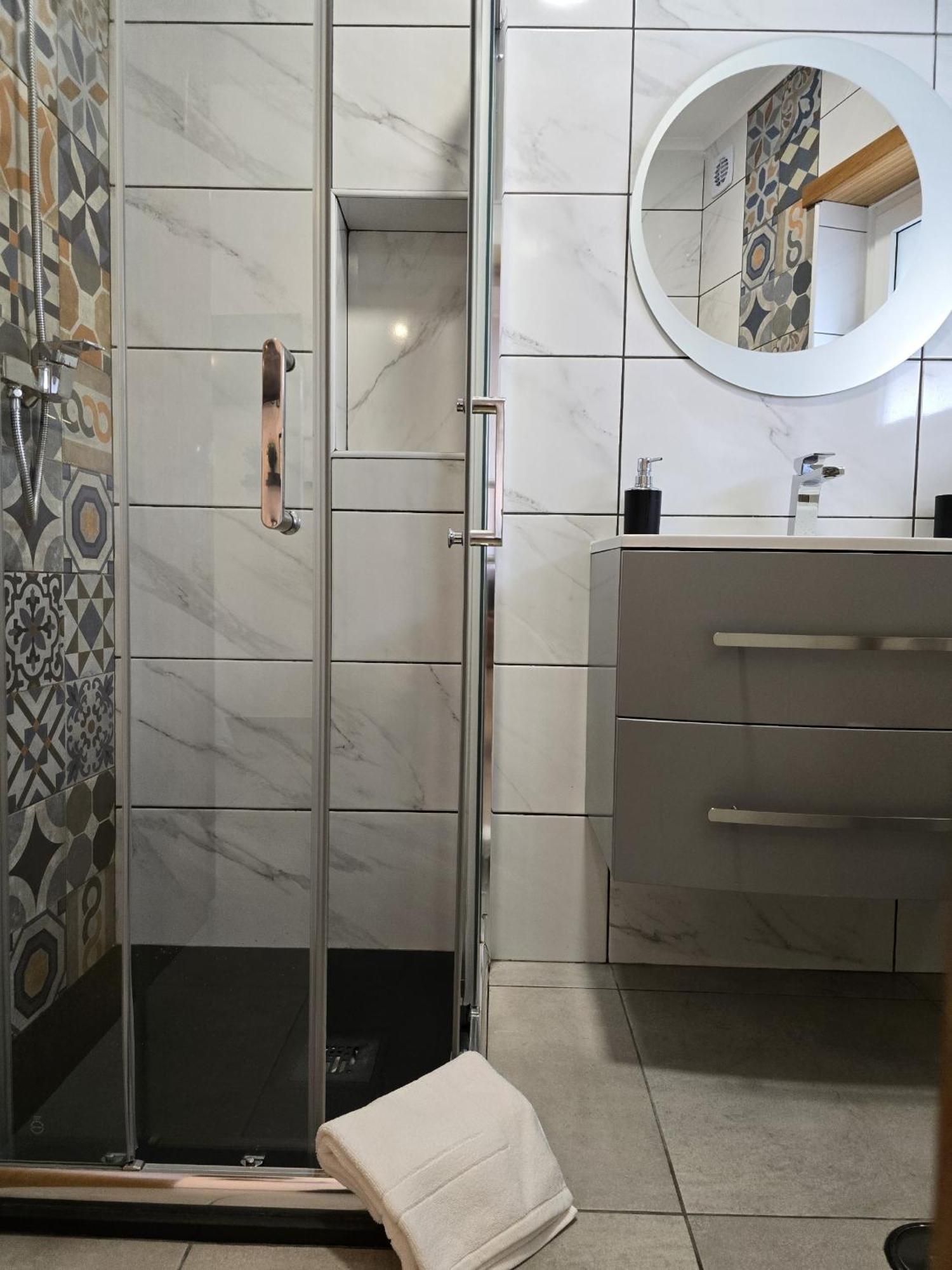 Lc'S Guesthouse Lagos Luaran gambar