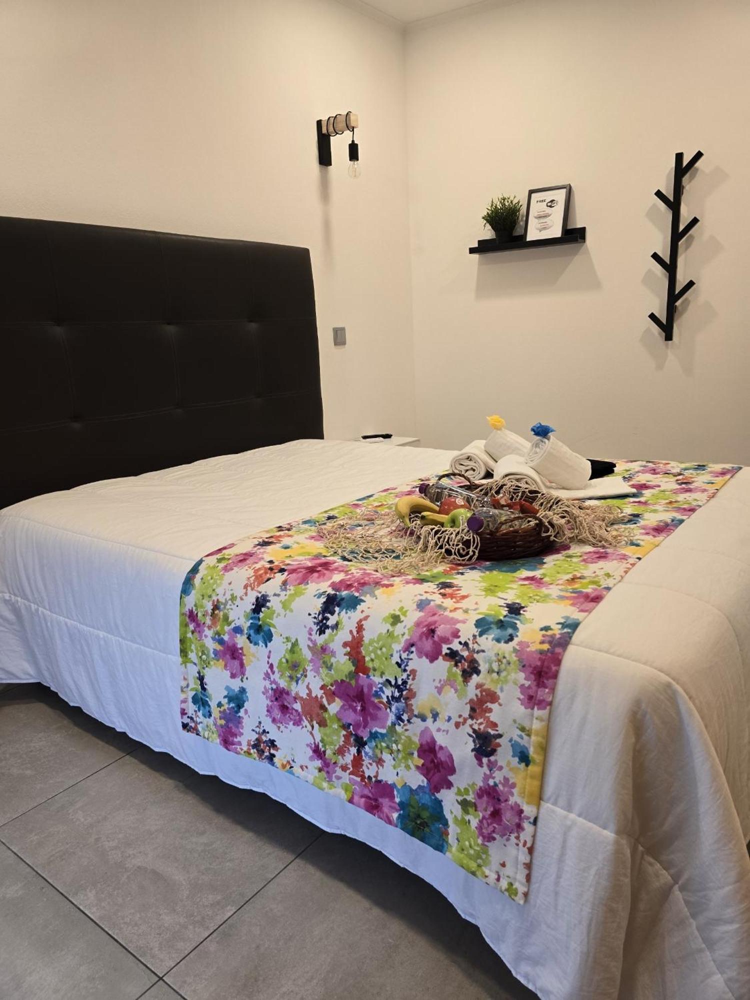 Lc'S Guesthouse Lagos Luaran gambar