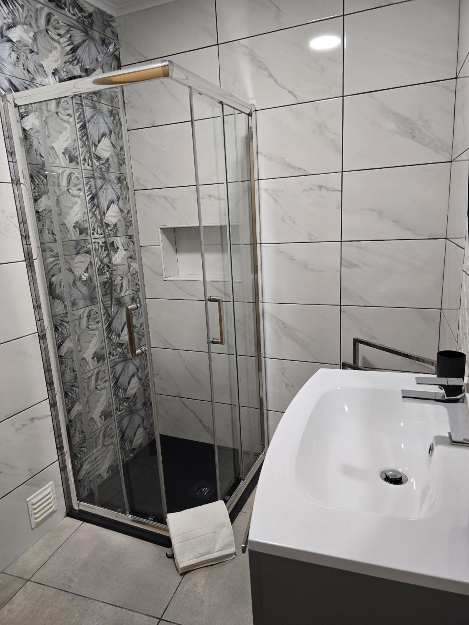 Lc'S Guesthouse Lagos Luaran gambar